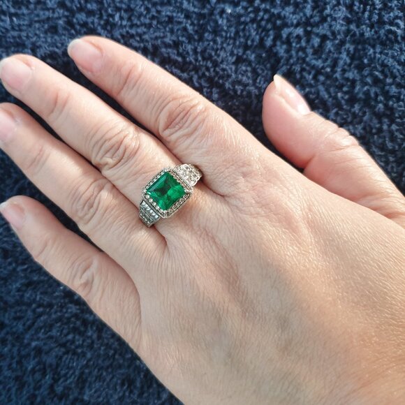 Emerald‎ Green and Silver Women's Ring - Picture 9 of 11